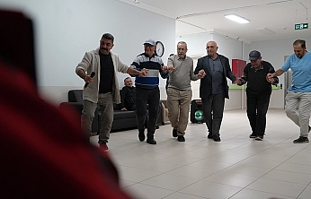 Elazığ huzurevi sakinleri Bayburt ziyaretinde coşkulu bir akşam yaşadı