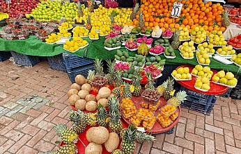 Elazığ pazarlarında tropikal meyve hareketliliği
