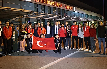 Elazığ Şampiyonlarını Coşkuyla Karşıladı