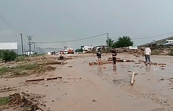 Elazığ-Tunceli yolu sel nedeniyle ulaşıma kapandı