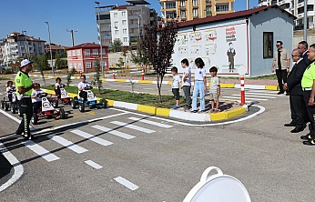Elazığ Valisi Hatipoğlu, minik öğrencilerle trafik eğitiminde buluştu