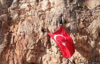 Elazığlı dağcılardan Cumhuriyet Bayramı'na anlamlı kutlama