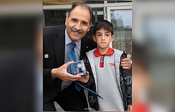 Elazığlı Miran'ın bayrak sevgisi ödülsüz kalmadı