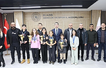 Eskrim'in şampiyonlarından İl Müdürü Abdulsamet Eren'e ziyaret