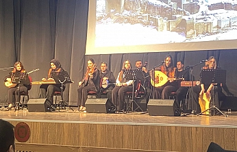 Fırat Üniversitesi'nde Türkiye'nin ilk kadın kürsübaşı topluluğundan konser
