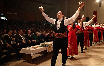 Fırat Üniversitesi'nde Vetakort'un gösterisi ayakta alkışlandı