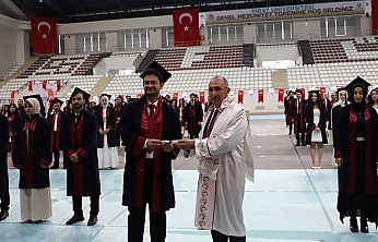 Fırat Üniversitesi Tıp Fakültesi mezunlarını uğurladı