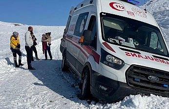 Elazığ'da hasta çocuk greyderle ambulansa ulaştırıldı