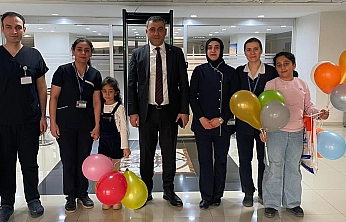 Hastanede karne sevinci: Elazığ'da minik hastalara moral sürprizi