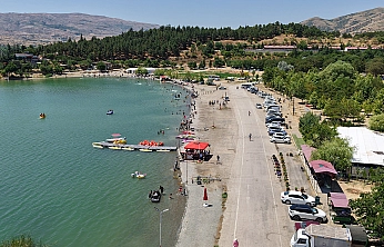 Hazar Gölü'nde tatil yoğunluğu