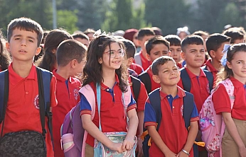 İlk ders zilini Vali Hatipoğlu çaldı