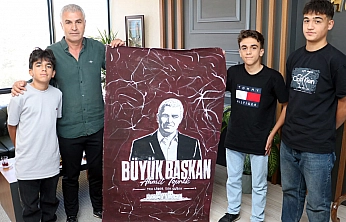 Minik taraftarlardan Başkan Ahmet Toprak'a anlamlı hediye