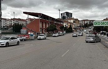 Motosiklet iki otomobille çarpıştı: 1 ölü, 1'i çocuk 2 yaralı