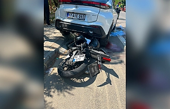 Park Halindeki Otomobile Çarpan Motosikletteki 2 Kişi Hayatını Kaybetti