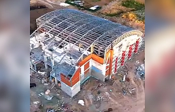 Şehrin doğu yakasında yarı olimpik yüzme havuzu yükseliyor