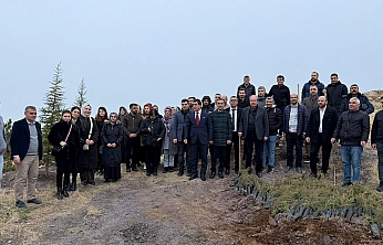 Sivrice'de Öğretmenler Günü fidan dikimiyle kutlandı