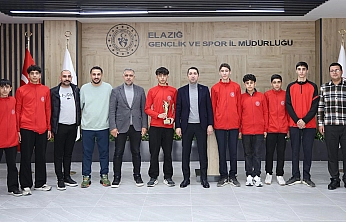 Türkiye'nin en genç hokey takımından büyük başarı