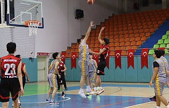 U18 Erkekler Basketbol Şampiyonu Gençlik Merkezi Spor Kulübü