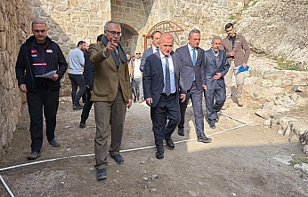 Vali Hatipoğlu,  Fetih Mescidi'ndeki restorasyon çalışmalarını inceledi