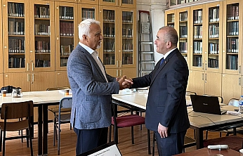 Vali Numan Hatipoğlu akademik yolculuğunda önemli bir eşiği daha aştı