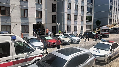 2 kişi aynı dairede ölü bulundu
