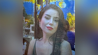 Boşanma aşamasındaki eşini kızının yanında uyurken öldürmüş