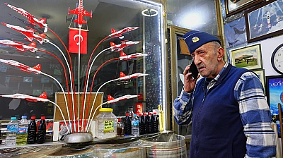 Elazığ'da 75 yaşındaki Atilla Demirbaş'ın pilotluk hayali gökyüzünde kaldı, maketlerle yaşadı