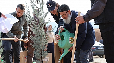 Elazığ'da şehitlerin anısına fidanlar toprakla buluştu