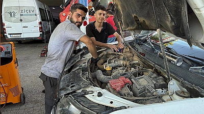 Elazığ'da sıcak hava en çok onlara yaradı: Araç sahipleri saatlerce sıra bekliyor