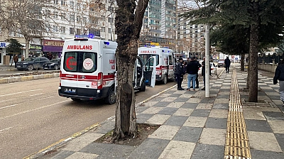 Elazığ'da trafikte kavga: 2 yaralı
