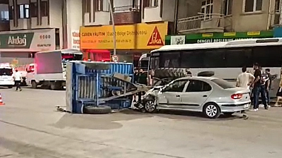 Elazığ'da traktör ve otomobil çarpıştı: 5 Yaralı