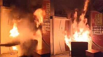 Elazığ'da yanan işletmenin yardımına esnaf yetişti