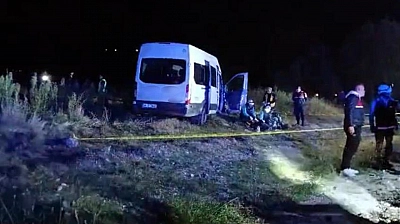 İşçi servisleri ile iş makinesi çarpıştı: 1 ölü, 15 yaralı