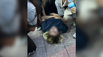 Kıskançlık krizine girdi eşini bıçakladı
