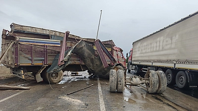 Konya'da kamyon dehşeti: Refüjü aşıp karşı şeride geçti
