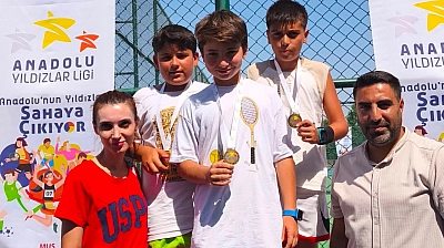 Muş'ta Elazığ rüzgarı: Tenis takımı yarı finalde