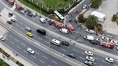 Otobüsü duvara çarptı: ölü ve çok sayıda yaralı var
