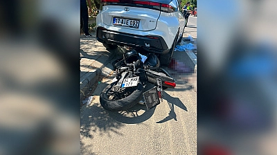 Park Halindeki Otomobile Çarpan Motosikletteki 2 Kişi Hayatını Kaybetti