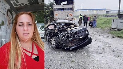 Trenin çarpmasıyla metrelerce sürüklenen otomobildeki anne öldü, oğlu yaralandı