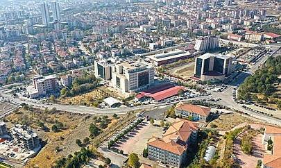 Elazığ'da bir butik büyük indirime gitti: Ürünler kapış kapış gidiyor, kapıda kuyruk bitmiyor