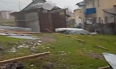 Elazığ'da bir evin daha çatısı uçtu