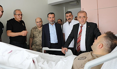 Elazığ'da il protokolü çatışmada yaralanan polisi ziyaret etti