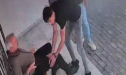 Elazığ'da muhtarlıkta silahlı saldırı kamerada: muhtar yaralandı
