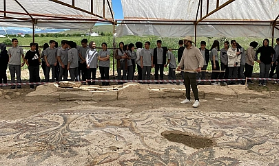 Elazığ'da tarihi mozaiği incelendi
