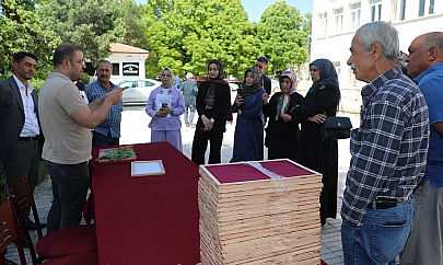 Elazığ'da üreticilere ipek böceği larvası dağıtıldı