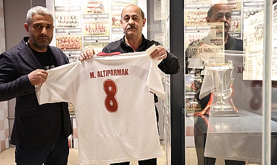 Elazığspor'un ilk kez Süper Lige çıktığı formayı, 23 yıl sonra müzeye bağışladı