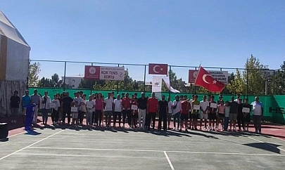 Genç raketler Türkiye şampiyonası için Elazığ'da yarışıyor