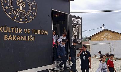Gezen Sinema Tırı Baskil'de çocuklarla buluştu