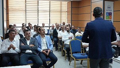 Elazığ Belediyesi'nden toplu taşıma şoförlerine iletişim ve duygusal farkındalık semineri