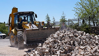 Elazığ'da bayram öncesi mezarlıklarda düzenleme yapıldı